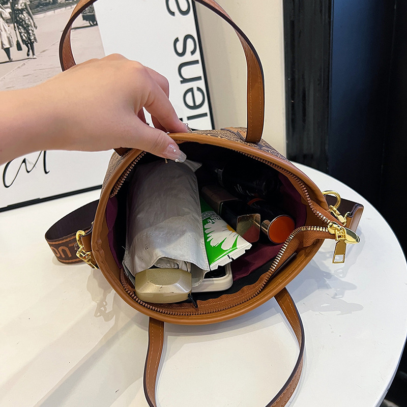 High Quality New Free Designer Bag 2024 Summer New Cat Print Bucket Fashionable Commuting Multifunctional Single Shoulder Crossbody Bag