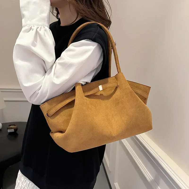 2025 Trend Women Niche Handbag Multifunctional Large Capacity Retro Shoulder Bag Wedding Tote Commuter Underarm Bag Handbag W250602