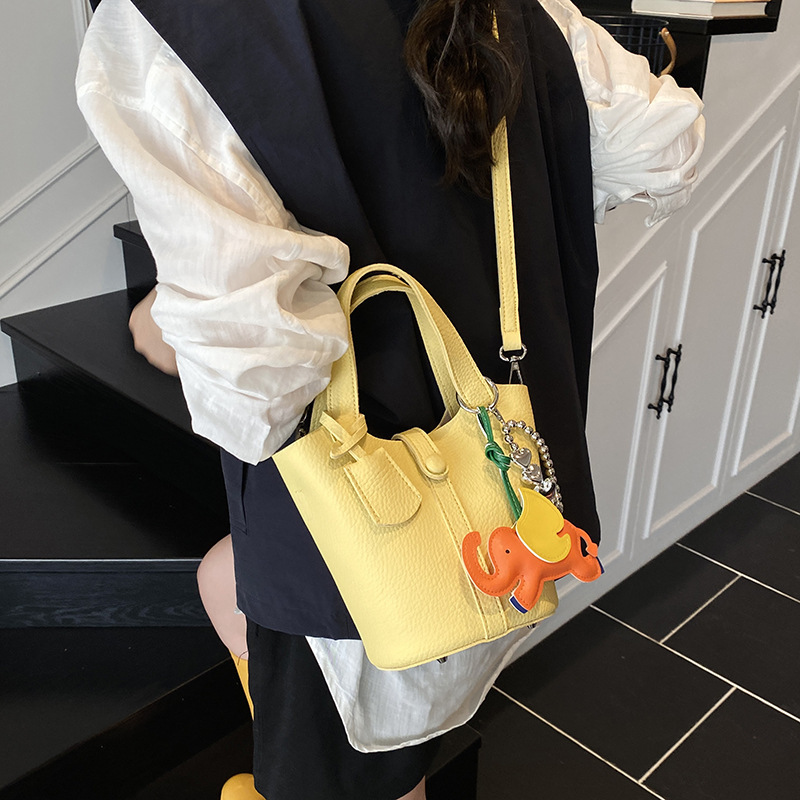designer Large Capacity Bag for Women Spring Summer Versatile 2025 New Fashion Casual Crossbody Bag Simple Mother-Daughter Hot Style Bucket Bag