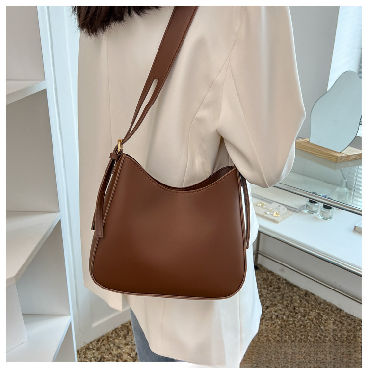 High quality brand new high-quality free designer bag cross-border new texture bucket bag slanted shoulder bag fashionable and simple handbag new free