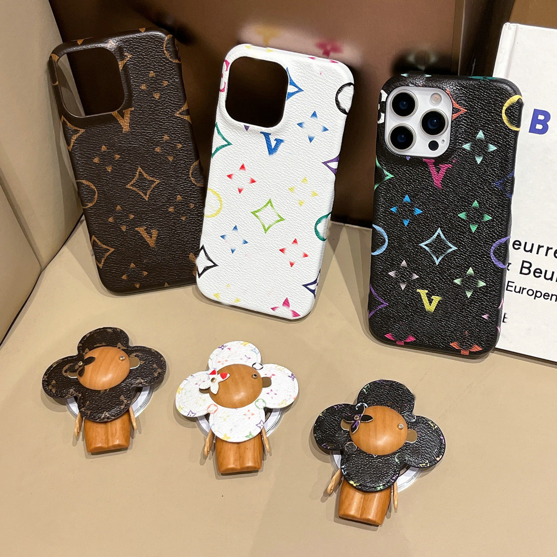 Top Luxury Designers Phone Cases For iPhone 16 Pro Max 15Plus 14Pro 13 12 11 P Designer Fashion Creative Cellphone Case Triangular nameplate Letter Mobile Shell Cover