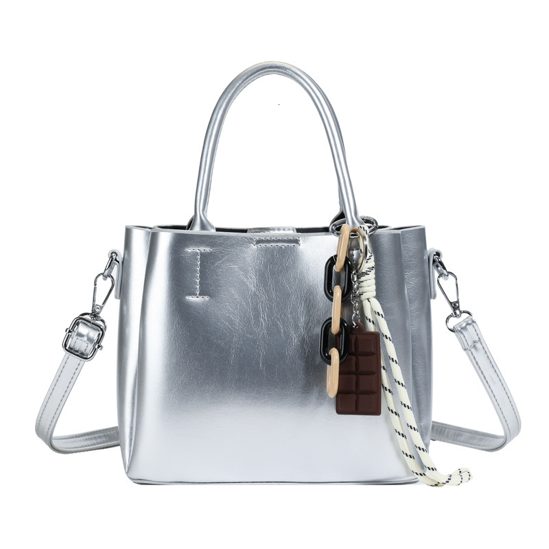 designer Vintage Oil Wax Leather Shoulder Bag for Women 2025 New Trendy Fashion Versatile Handbag High-end Commuter Crossbody Bag