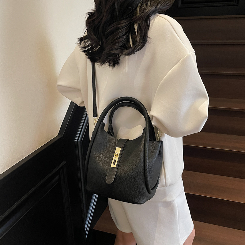 designer Handheld Small Bag for Women 2025 New Retro Shoulder Bag Versatile Elegant Single Shoulder Crossbody Mother and Child Bucket Bag
