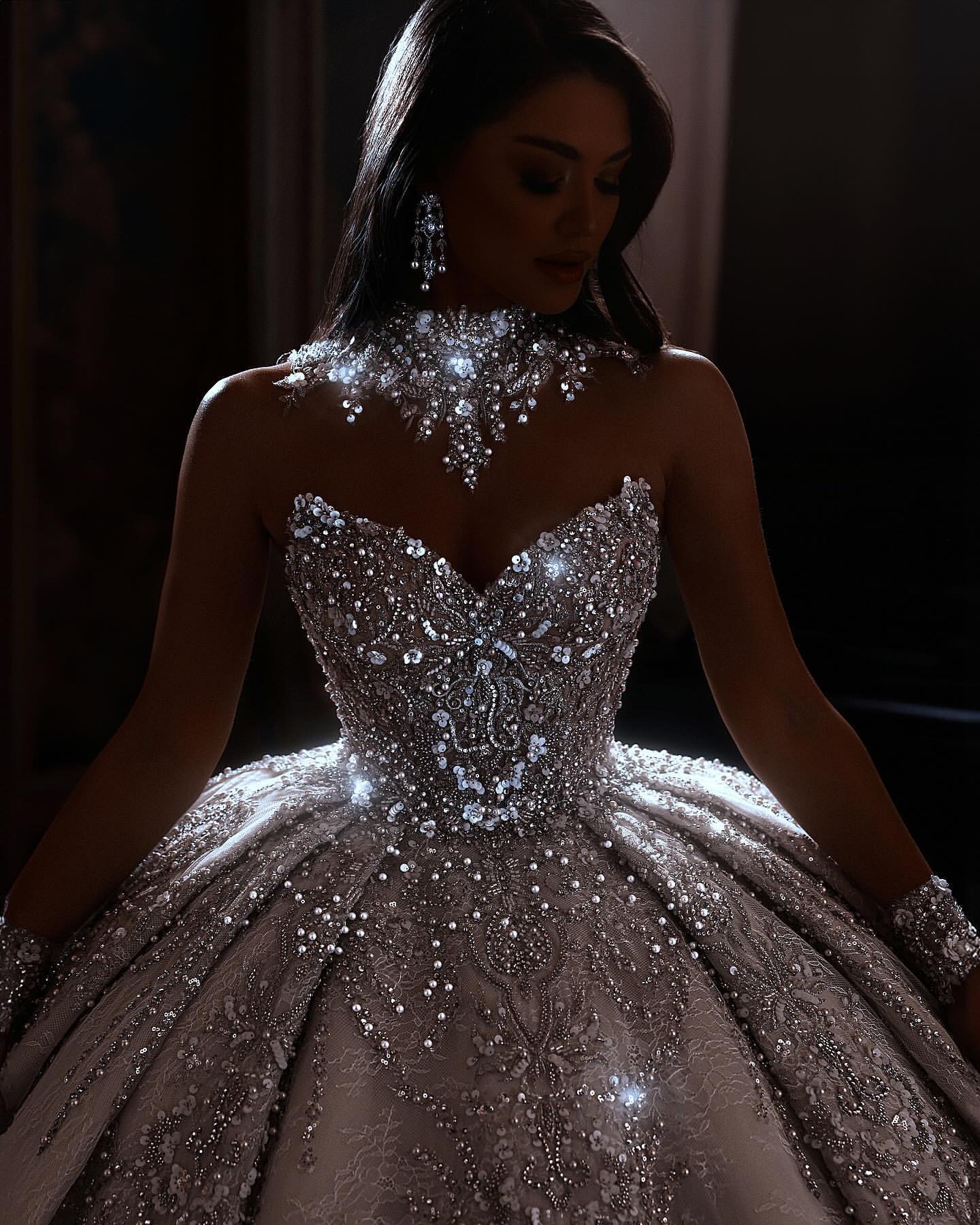 Gorgeous Crystal Ball Gown Wedding Dress Beaded High Neck Vintage Wedding Dresses Sweep Train Customized Bridal Gowns