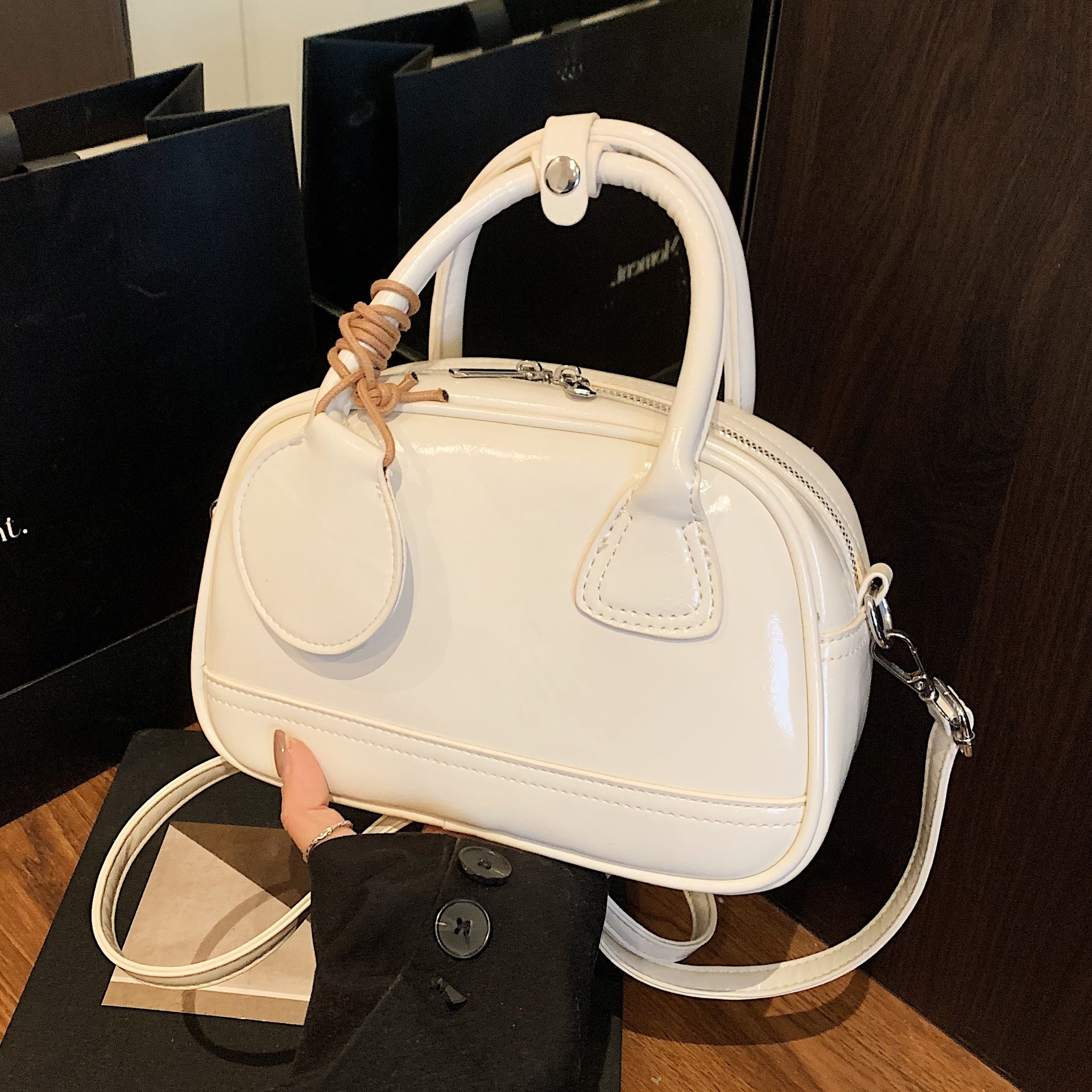 designer casual bag 2025 New Niche Retro Handbag Shell Bag Versatile Pillow Bag Vintage High-end Single Shoulder Crossbody Bag