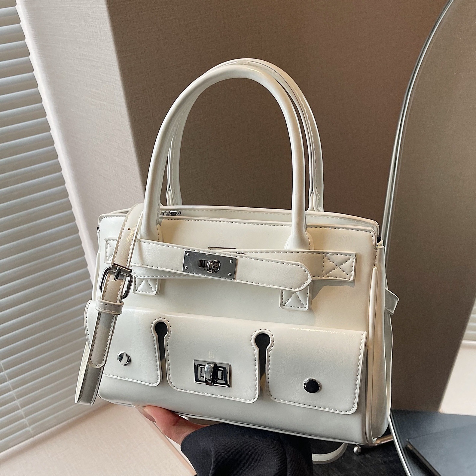 designer Large Capacity Tote Bag for Women 2025 New Vintage Fashion Versatile Multi-pocket Shoulder Bag High-end Handbag