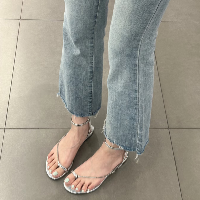 Niche Design for Women 2025 New French Style Flat Sandals Toe Post One-Strap Slippers