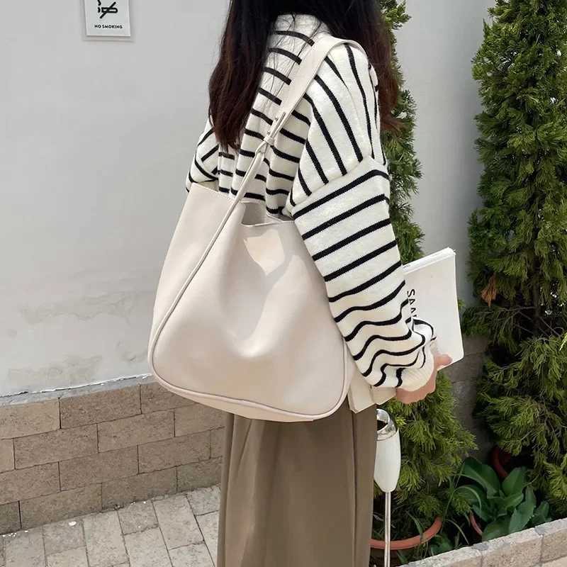 Large Capacity Womens Fashionable Vintage Commuter Tote Bag Niche Single Shoulder Underarm Bag Versatile For Work And Daily Use W250602