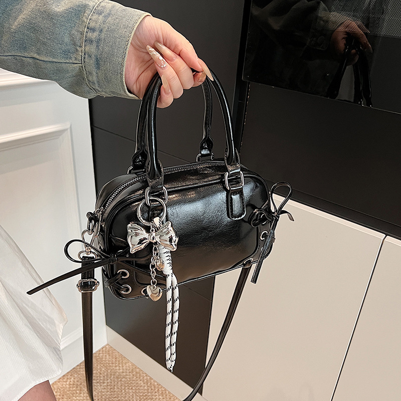 designer Niche Design Sweet Cool Style Bowknot Boston Bag for Women 2025 New Textured Commuter Versatile Shoulder Underarm Bag