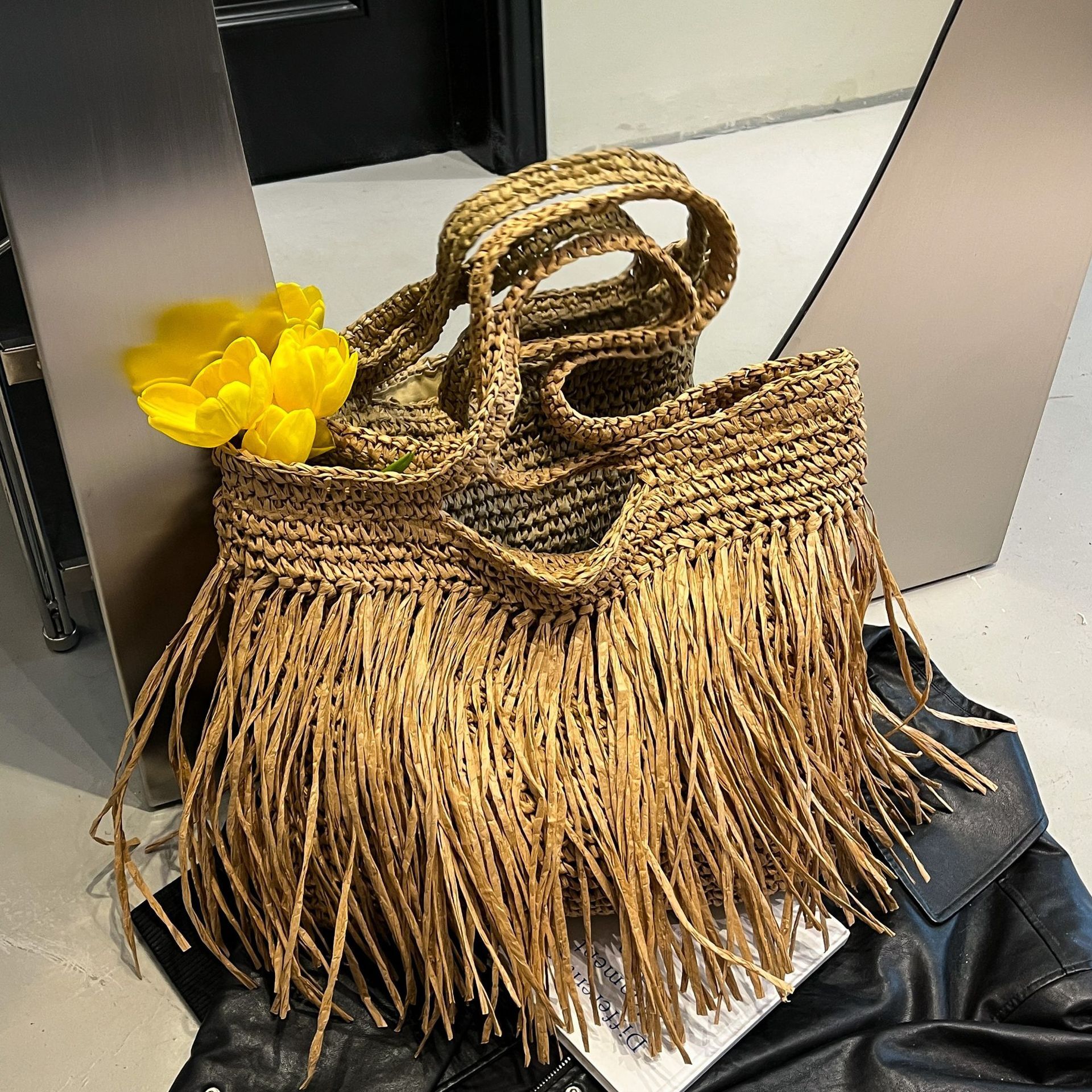 designer Straw Woven Bag for Women Large Capacity 2025 New Versatile Tassel Shoulder Bag Thailand Vacation Beach Bag