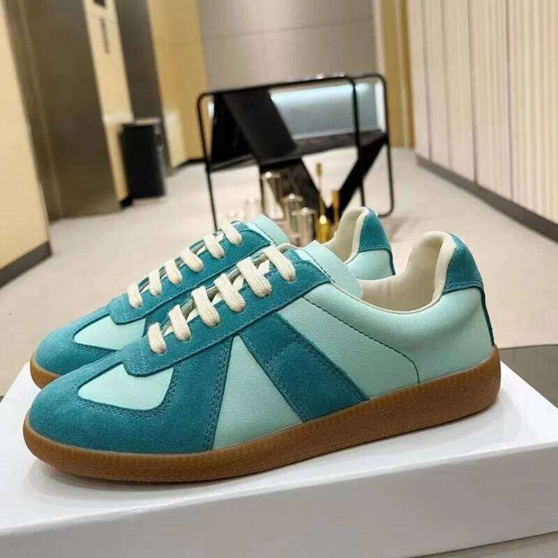 2025 Fashion Design Men Women Round Toe New Casual Sports Shoes Flat Bottom Patchwork Lace Up Walking Sneakers