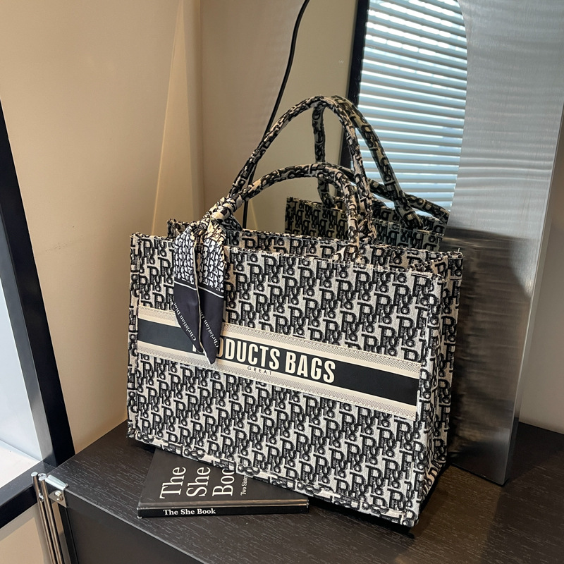 Handtote bag new trend line printed letters large capacity shoulder bag 2025