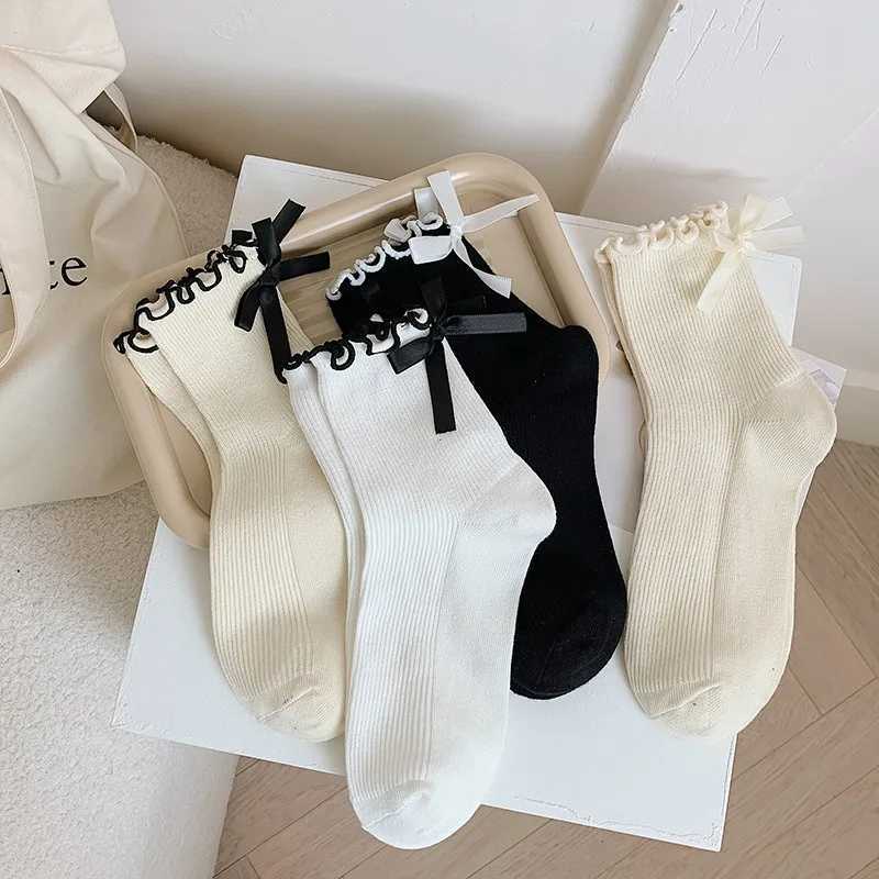 Japanese JK Sweet Bowknot Tied Middle Tube Socks Women Heel Bow Casual Black White Pile Socks Girls Sports Cotton Socks T250602