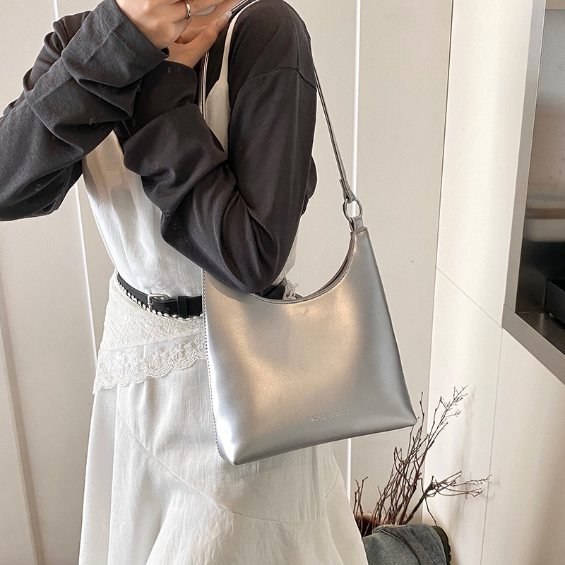 designer casual bag Simple Underarm Bag for Women 2025 New Trend High-end Texture Niche Versatile Commuter Shoulder Handbag