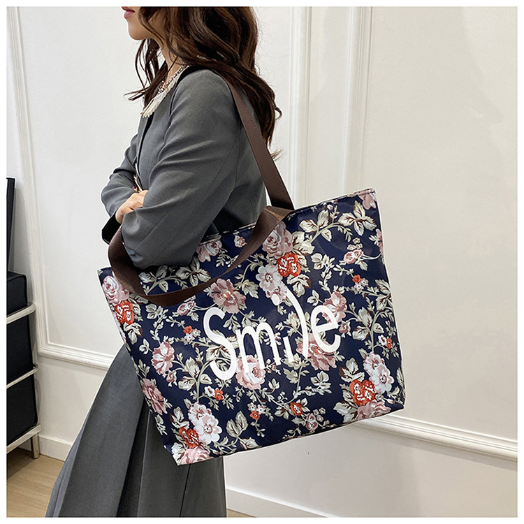 Travel Insulated Handheld Lunch Thickened Waterproof Tote for Students and Office Workers Multifunctional Crossbody Bag
