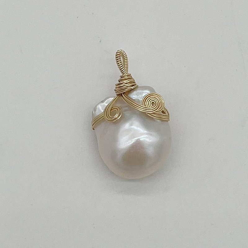 Chic Artisanal Pearl Neckpiece with Ornate Pendant Accents - Baroque Style Jewelry Accessory