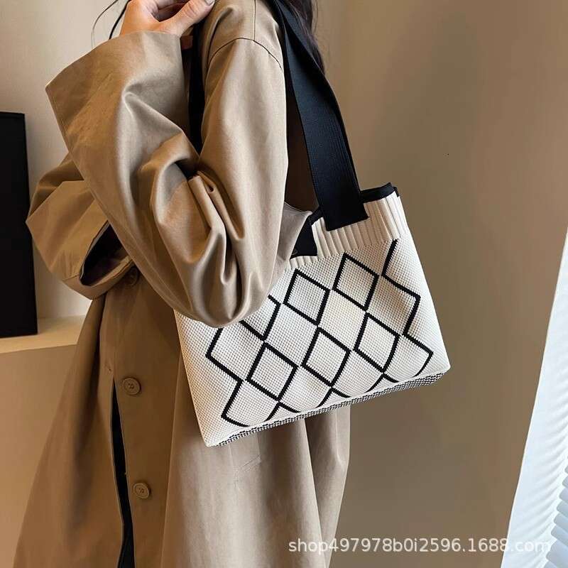 Korean Style Knitted Wool for Women 2024 New Fashion Large Capacity Handbag Versatile Commuter Shoulder Tote Bag