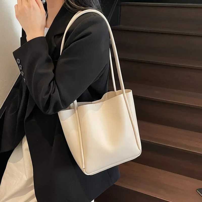 Simple Classic Mother Bucket Bag 2025 New Summer Korean Version of Leisure Hand Underarm Shoulder Bag W250602