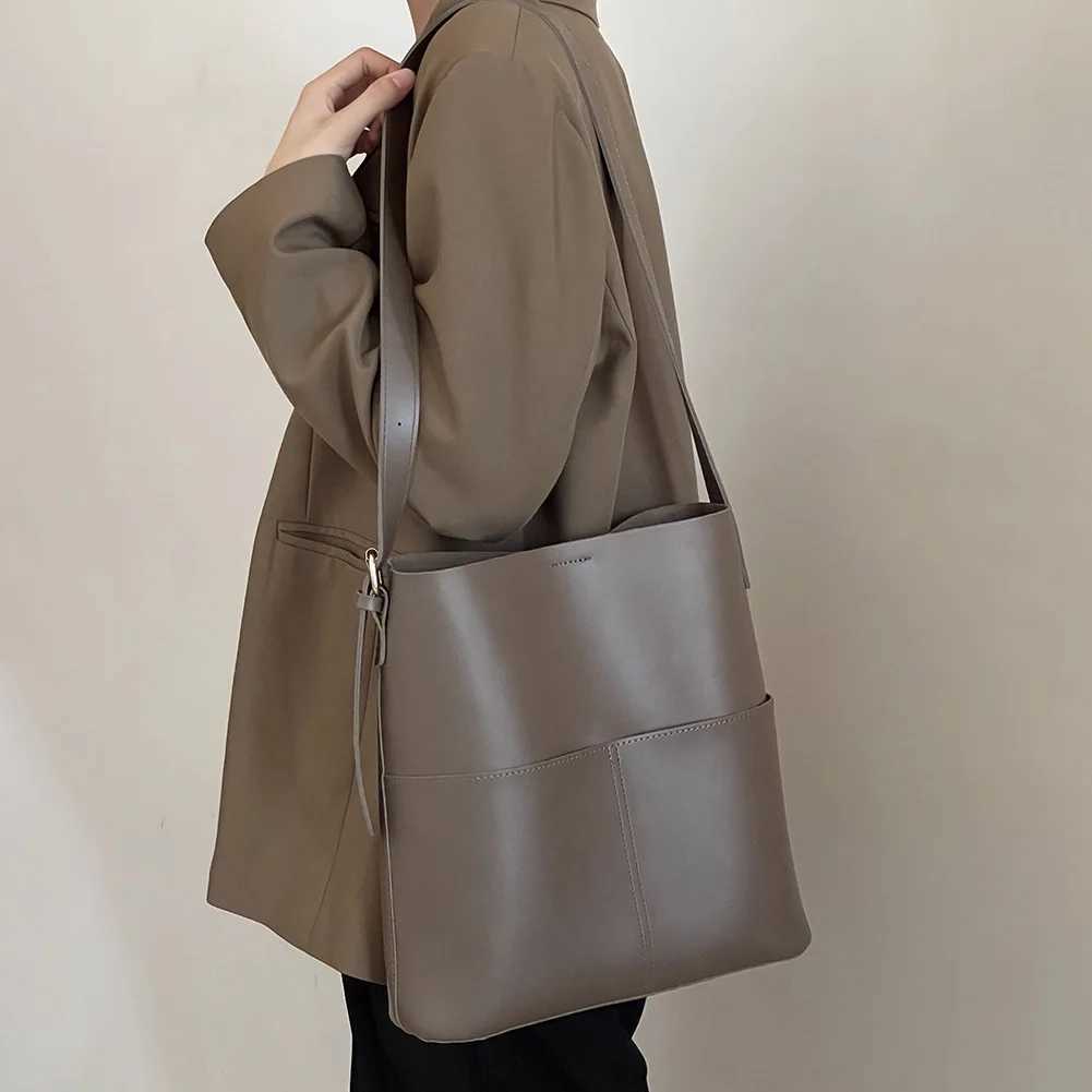 Women Leather Bucket Bag Multi Pocket Shoulder Tote Bag Versatile Top Handle Bag Messenger Bag Shopper Bag Outdoor Travel Bag W250602