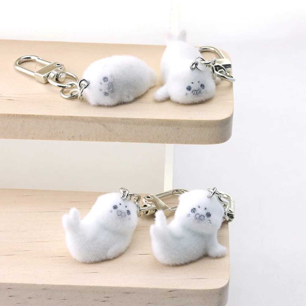 1Pcs Cute Flocking Resin Seal Love Keychain Animal Plush Dolls Pendant for Bag Mobile Phone Charms Home Decoration Making crafts XJ250602