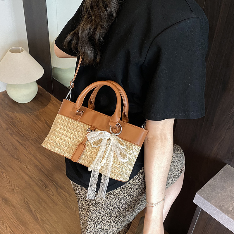 designer High-end Fashion Straw Woven Handbag for Women 2025 New Versatile Commuter Crossbody Bag Outdoor Handheld Tote Bag