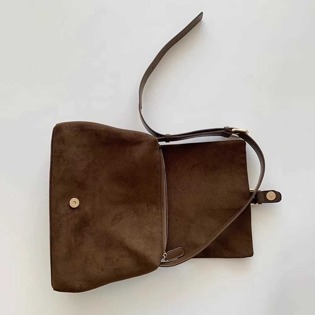 Women Faux Suede Shoulder Bag Large Capacity Chic Hobo Bag Solid Color Stylish Crossbody Bag Adjustable Strap for Autumn Winter W250602