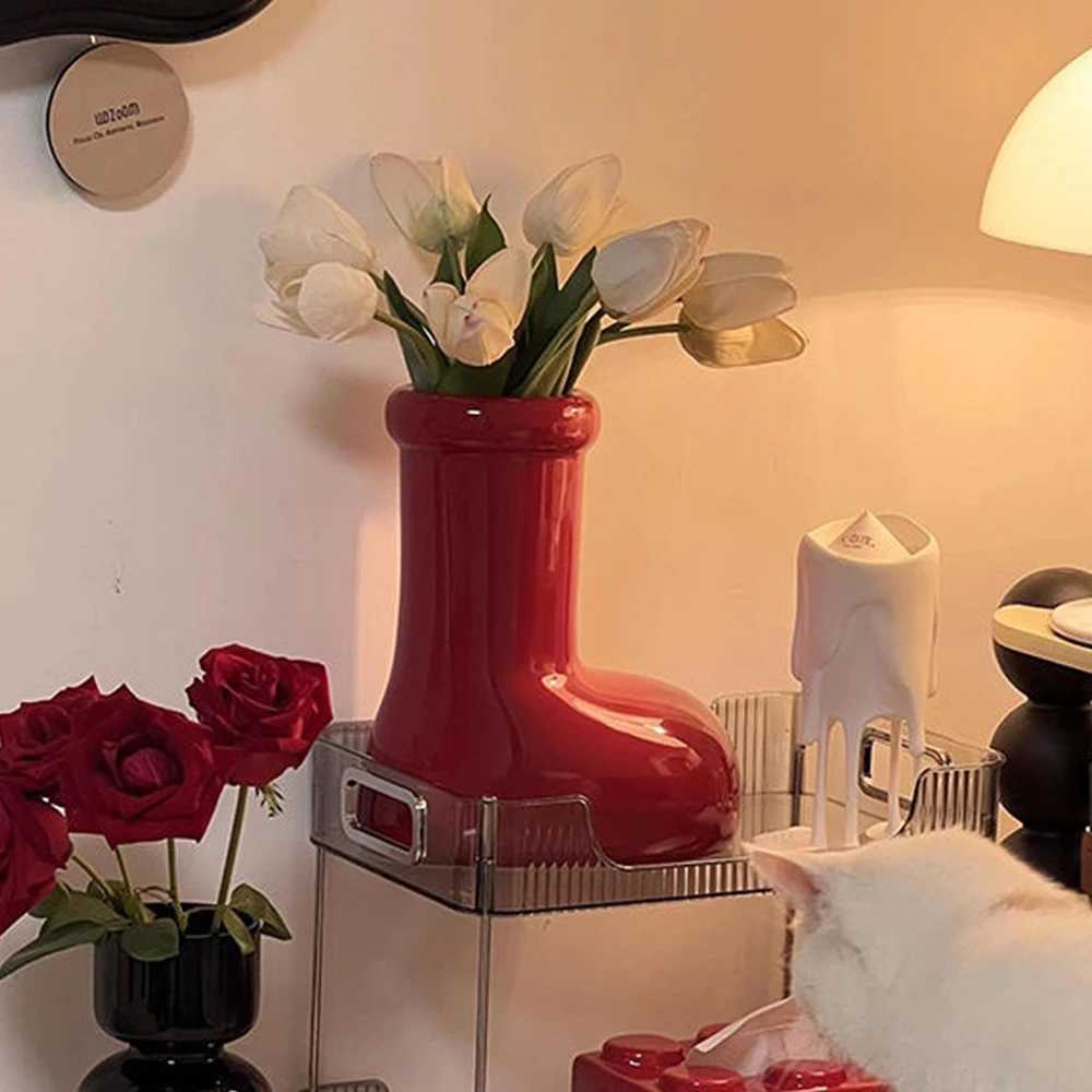 1PC Imitation Ceramic Red Boots Shoe Vase Cute Cartoon Pen Holder Tabletop Storage Flower Vase He Xmas Decoration Accessories Y250603
