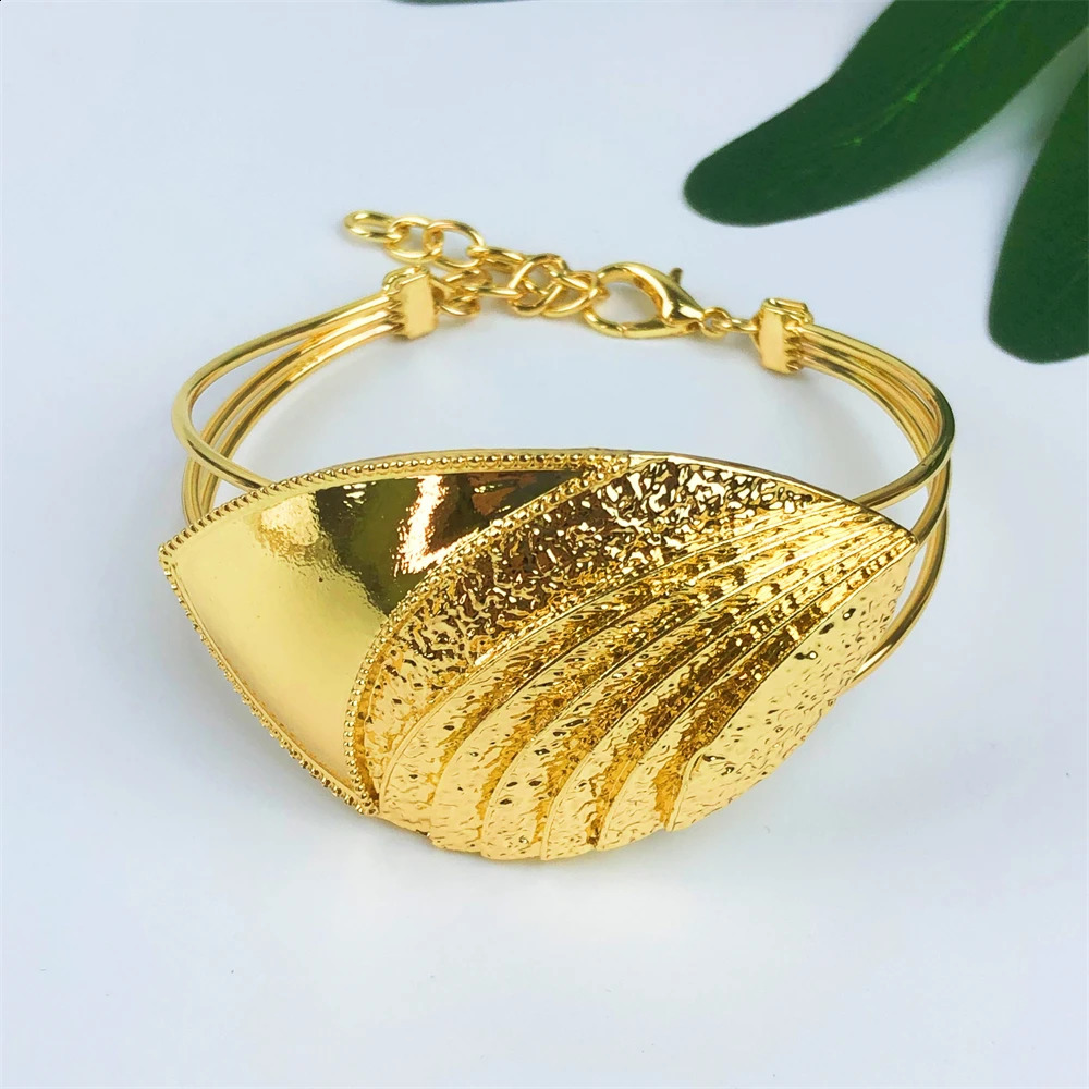 ESALE Selling Dubai Earrings Pendant Necklace Jewelry Set Nigerian Gold Color Jewelry Sets For Women Wedding Party 250530