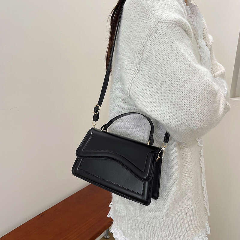 2025 Spring New Fashion Simple Niche Design Small Square Casual Handbag Trendy Stylish Crossbody Bag