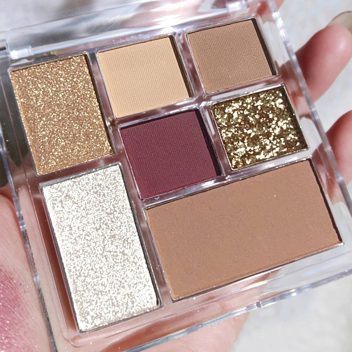 7-color with pearlescent matte finish, long-lasting multi-color eyeshadow palette for a beautiful look
