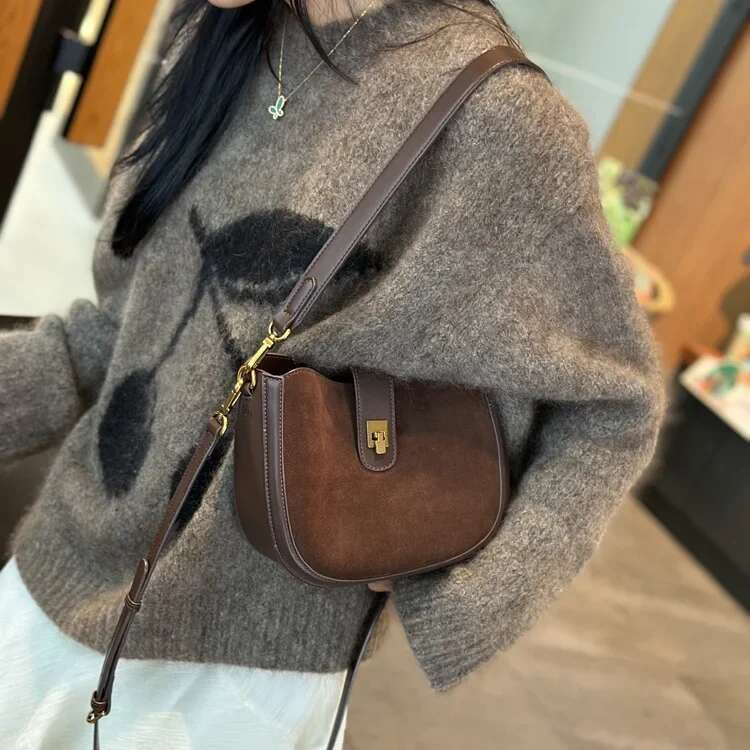 Top Layer Cow Leather Niche High-End Feel Horse Saddle 2025 New Fashion Versatile Veet Crossbody Bag Light Single S