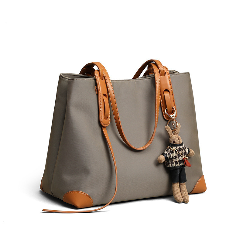 Advanced Oxford Fabric Synthetic Leather Designer Bag 2025 Summer New Fashion Large Capacity Soft Leather Hand-held Commuting Shoulder Bag Women'
