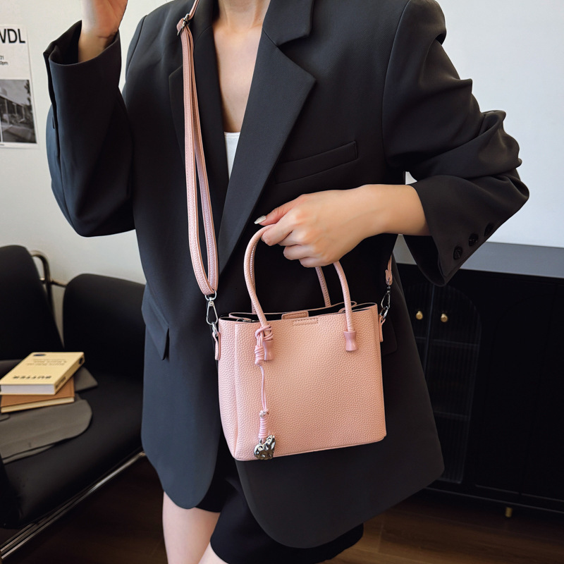 designer Handheld High-End Fashion Bucket Bag 2025 New Korean Style Ins Trend Casual Shoulder Bag Versatile Crossbody Bag