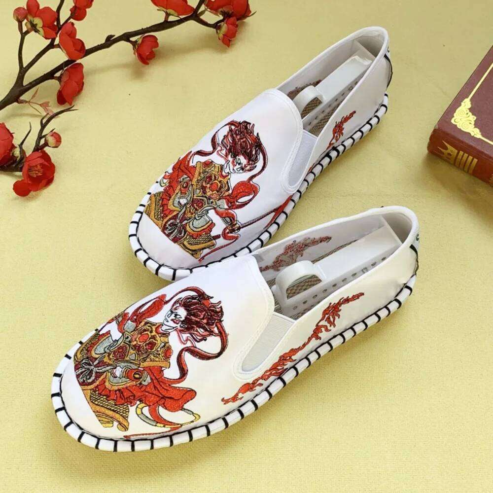Hanfu for Women Sneakers Men Ethnic Style Embroidery Chinese style Streetwear Fashion Casual Vintage Old Beijing Shoes