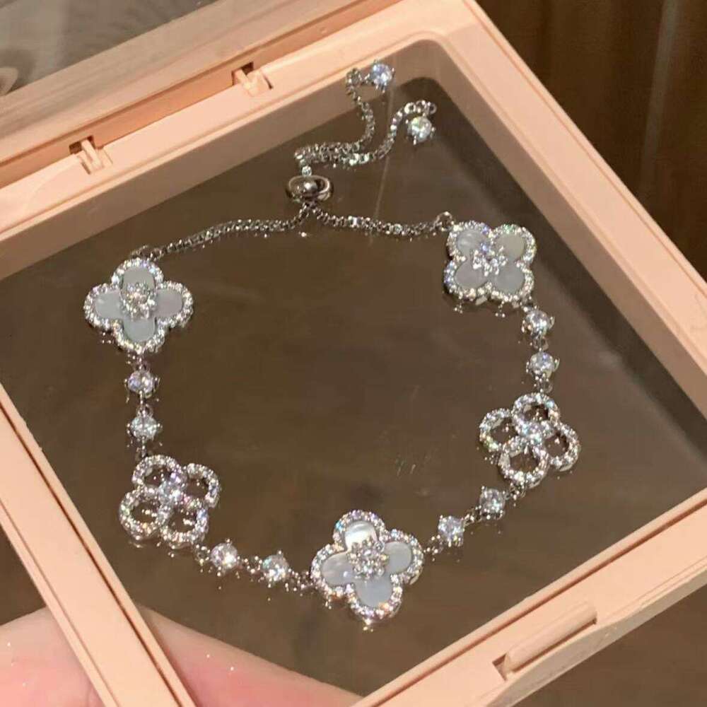 Luxury Jewelry Designer Bracelet 4 leaf clover Zircon Flower Rhombus Pull-out Bracelet Fresh Sweet Exquisite Fashionable High-end Sense Temperament Je