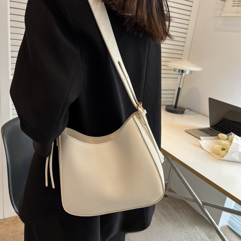 High quality brand new high-quality free designer bag cross-border new texture bucket bag slanted shoulder bag fashionable and simple handbag new free