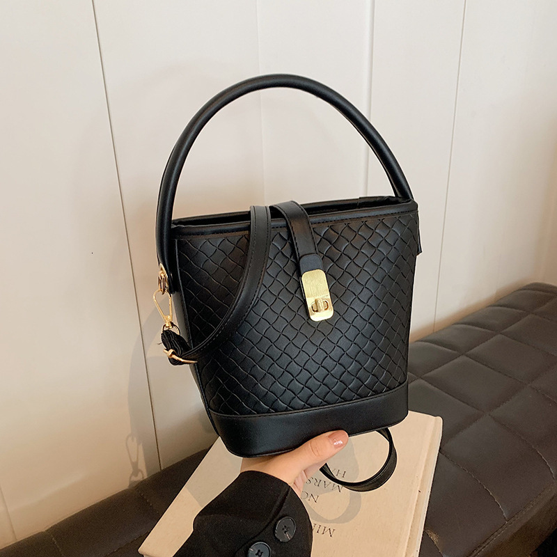 High quality brand, free designer bag, fashionable and casual color block bag, single shoulder crossbody bag, bucket bag, new free designer bag
