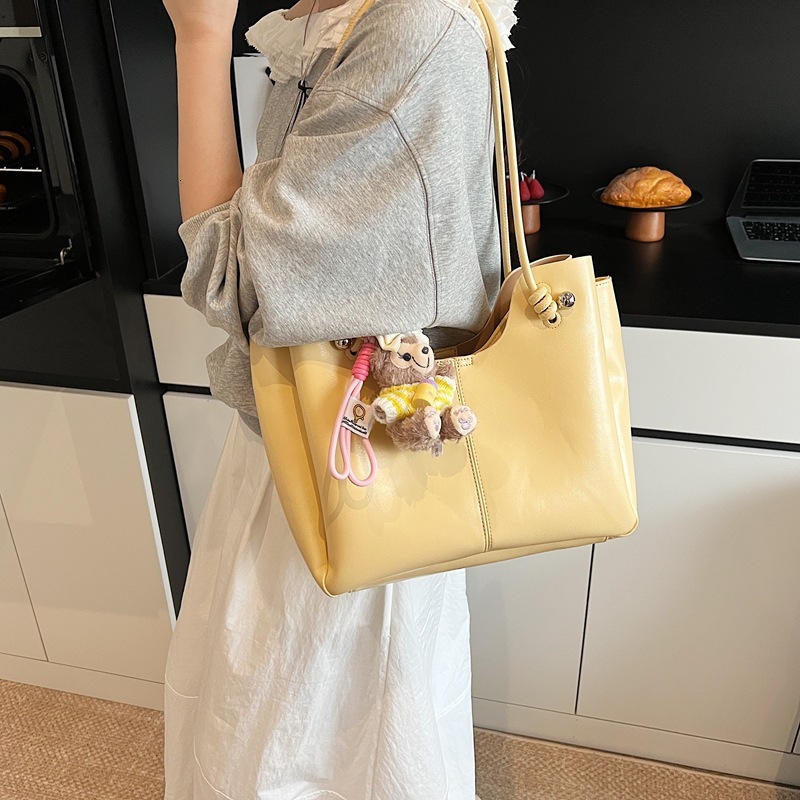 designer Women's Fashion Tote Bag 2025 New Korean Fashion Large Capacity Office Commuter Bag Underarm Bucket Bag