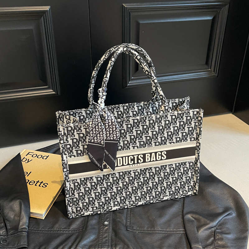 Handtote bag new trend line printed letters large capacity shoulder bag 2025