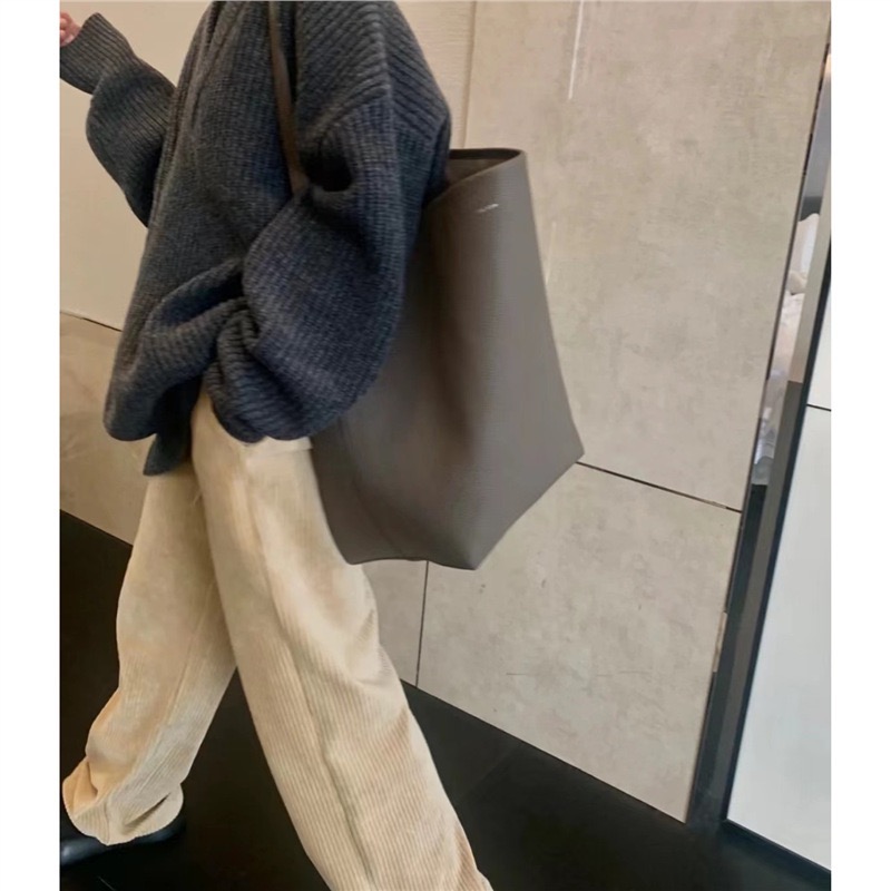 Leather bucket bag, new cowhide bucket bag, high-end single shoulder large capacity commuting tote bag
