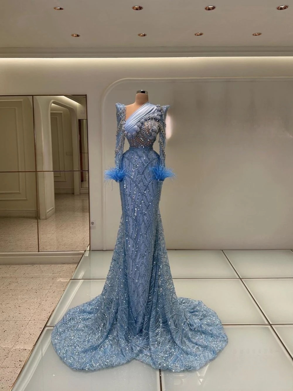 Gorgeous Evening Dresses Pearls Feather Prom Dress Long Sleeves Beading Crystal Illusion Mermaid Party Gowns Sweep Train Vestidos De Noche