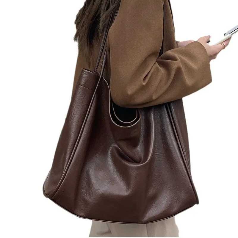Maillard Large Capacity Womens Bag 2023 New Casual Feeling Soft Leather Commute Bag Fashionable Single Shoulder Tote W250602