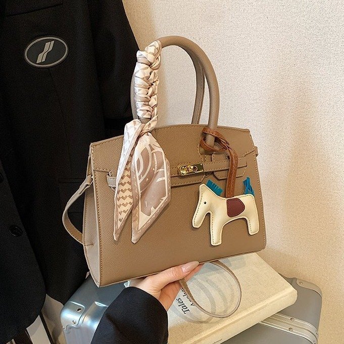 Top Quality Brand, Premium New Style Free Delivery Design Bag Winter New Style Handbag Large Capacity Fashionable Crossbody Bag Stylish Texture Should