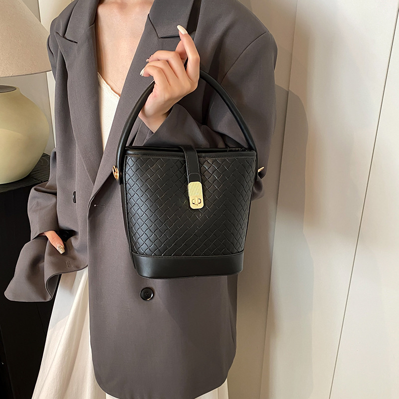 High quality brand, free designer bag, fashionable and casual color block bag, single shoulder crossbody bag, bucket bag, new free designer bag