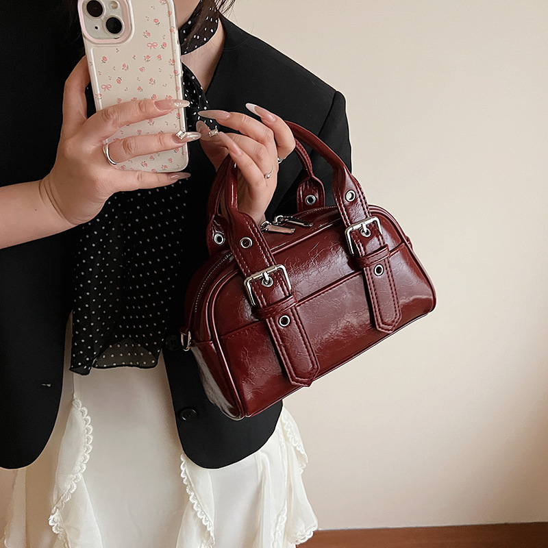 designer Handheld Bowling Ball Bag for Women 2025 New Trend Korean Niche Pillow Bag Versatile Ins Style Shoulder Crossbody Bag