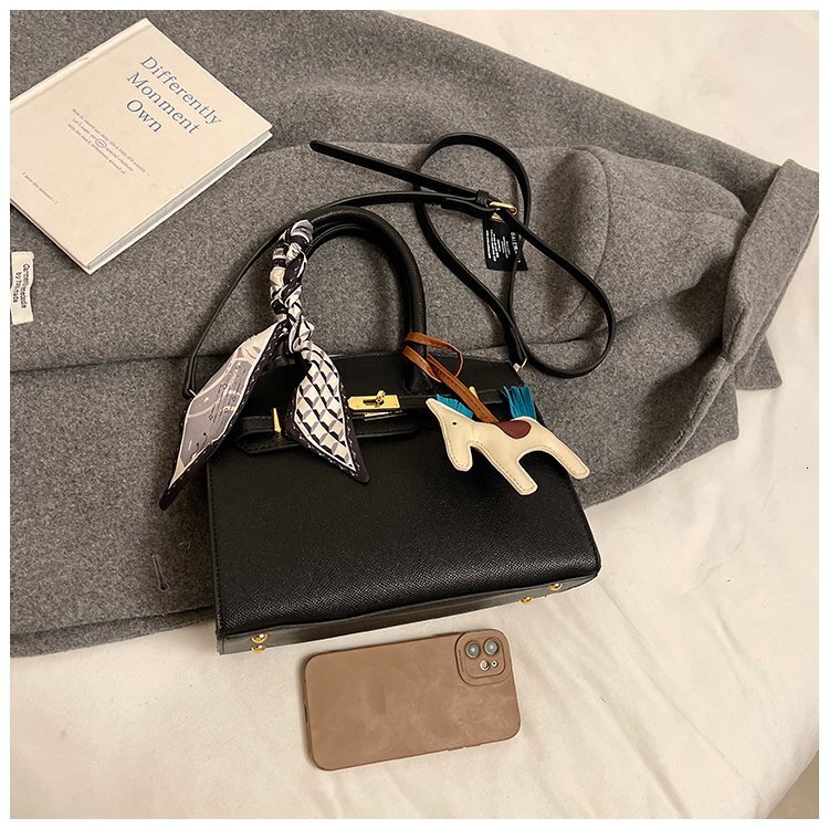 Top Quality Brand, Premium New Style Free Delivery Design Bag Winter New Style Handbag Large Capacity Fashionable Crossbody Bag Stylish Texture Should
