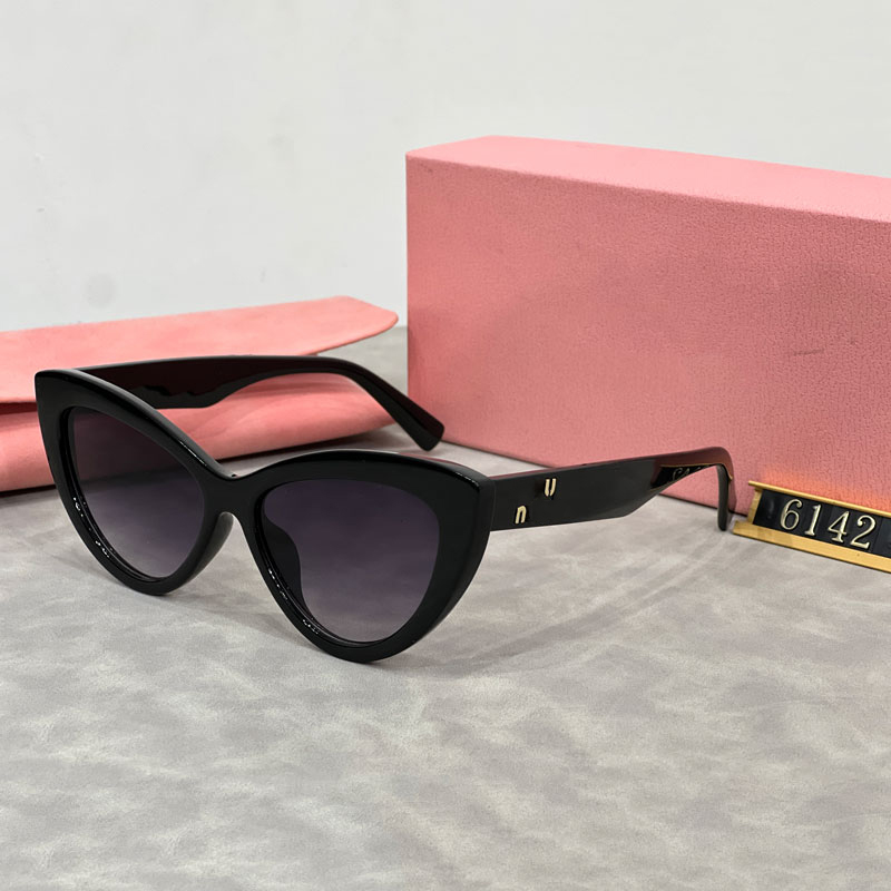 Luxury designer sunglasses for women Men vintage oversized cat-eye sunglasses UV protection Exquisite plain sunglasses Outdoor beach sunglasses Exquisite box