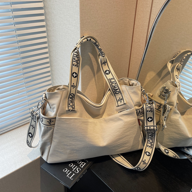 Korean Fashion Tote Women 2025 New Nylon Commuter for College Students Class Shoulder Street Style Large Bag