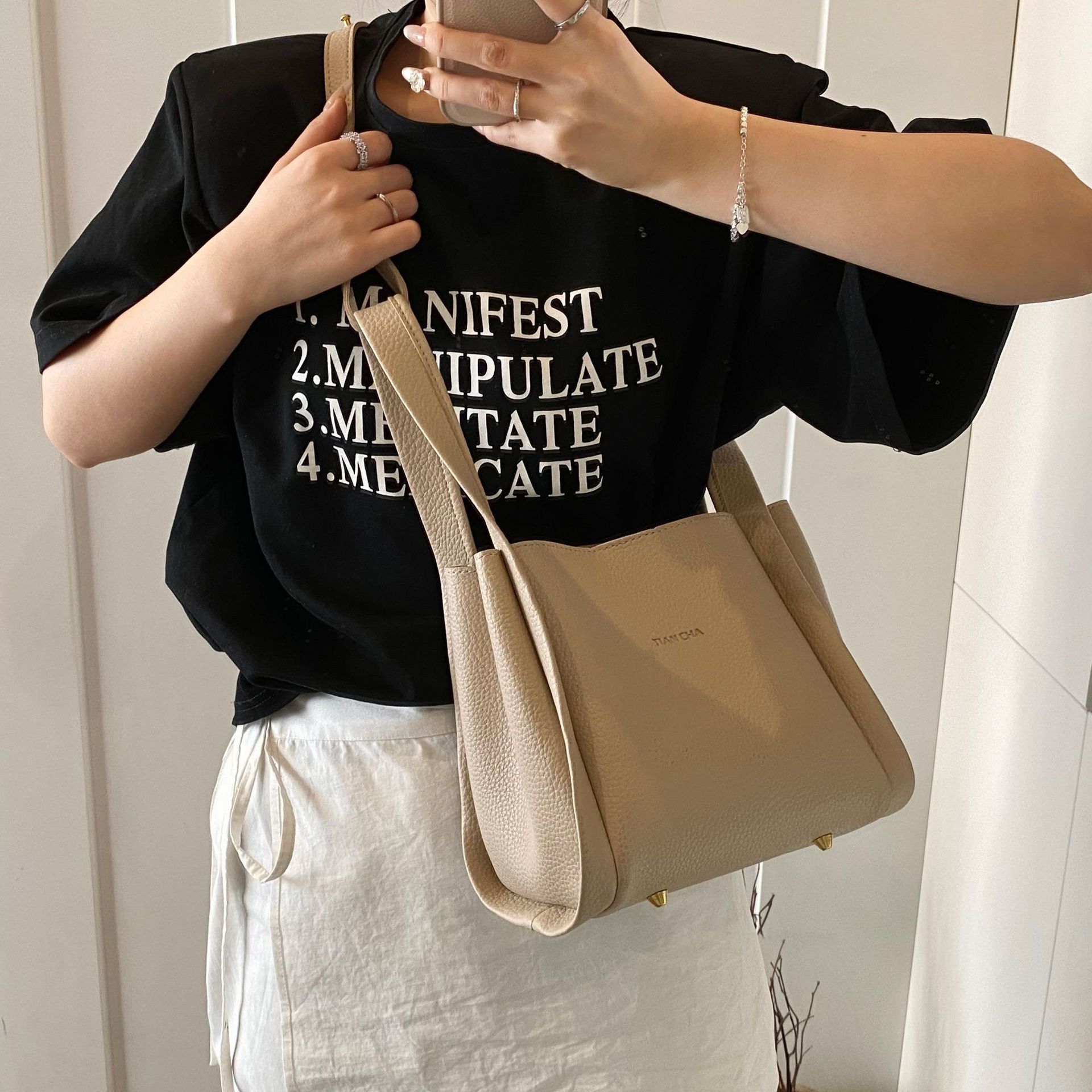designer High-end Niche Women's Bag Spring Summer 2025 New Fashion Single Shoulder Crossbody Bag Versatile Women's Hot-selling Bucket Bag