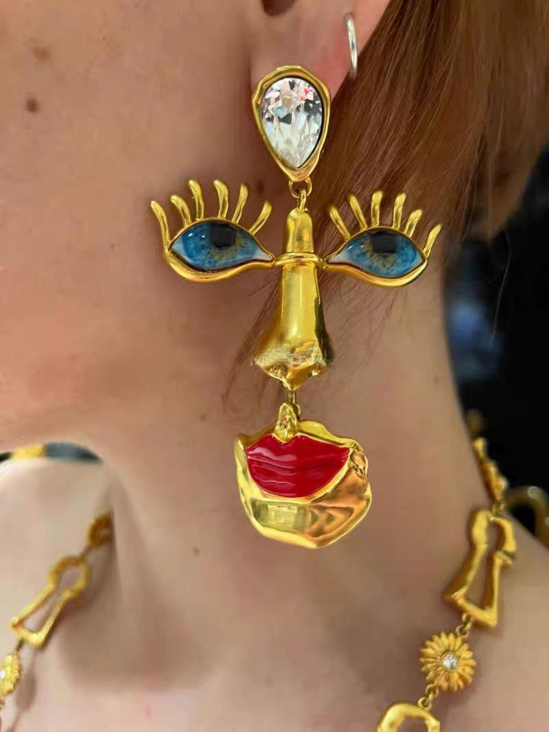 New Designed Vintage eyes eyelashes nose red lips earrings Ear Loops Earring Charm Designer Jewelry Schiaparelli-01